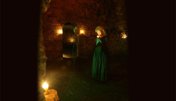 Underground Vaults and Graveyard Ghost Tour in Edinburgh