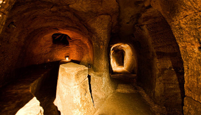 Private Tour to Arthurs Seat, Gilmerton Cove and Glenkinchie Distillery