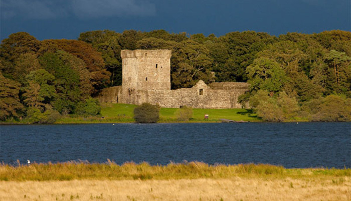 Private Tour to Loch Leven Castle and Cairn OMohr Winery
