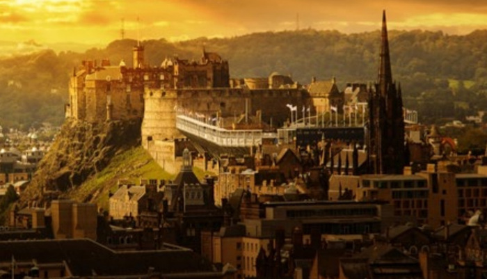 Edinburgh Castles Tour Package