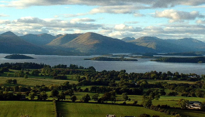 Loch Lomond, Whisky, and Stirling Castle Tour Experience from Edinburgh