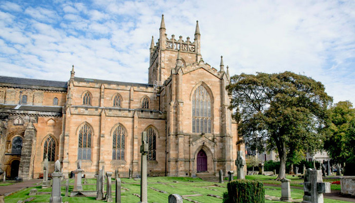 Private Tour to Dunfermline Abbey and Carnegie House